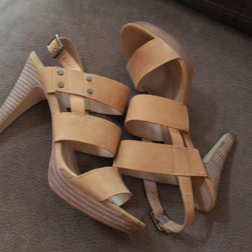 Heels - Picture 2 of 3